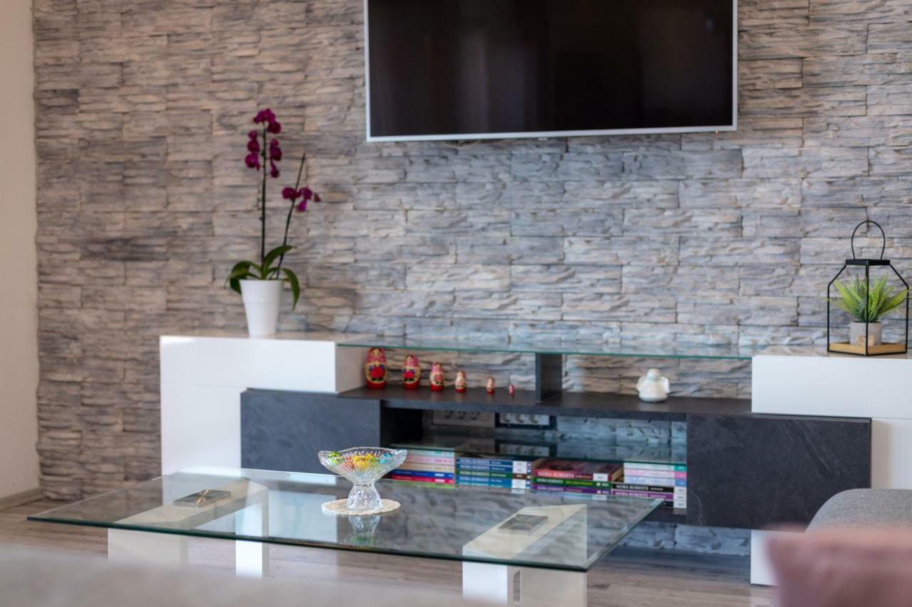 Luxury Apartment Nora Подстрана Екстериор снимка