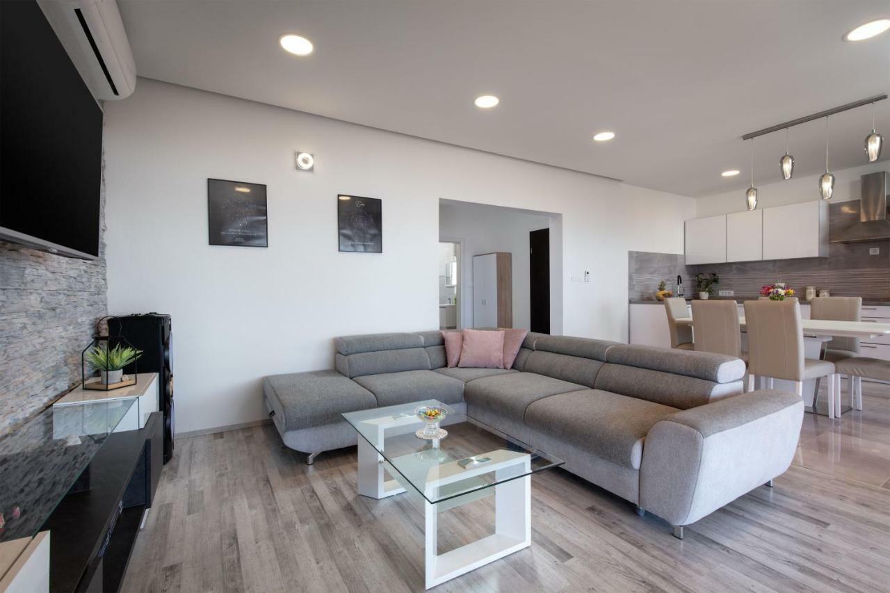 Luxury Apartment Nora Подстрана Екстериор снимка