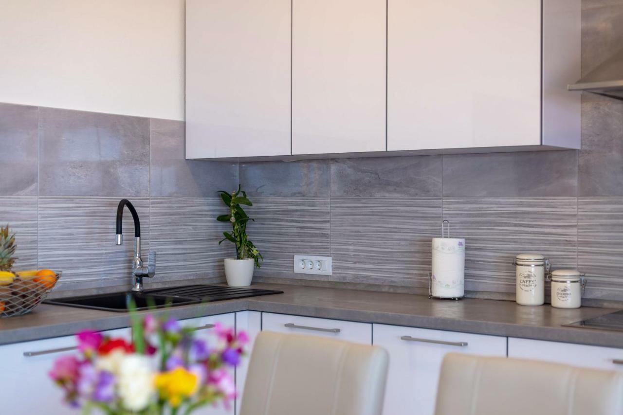 Luxury Apartment Nora Подстрана Екстериор снимка