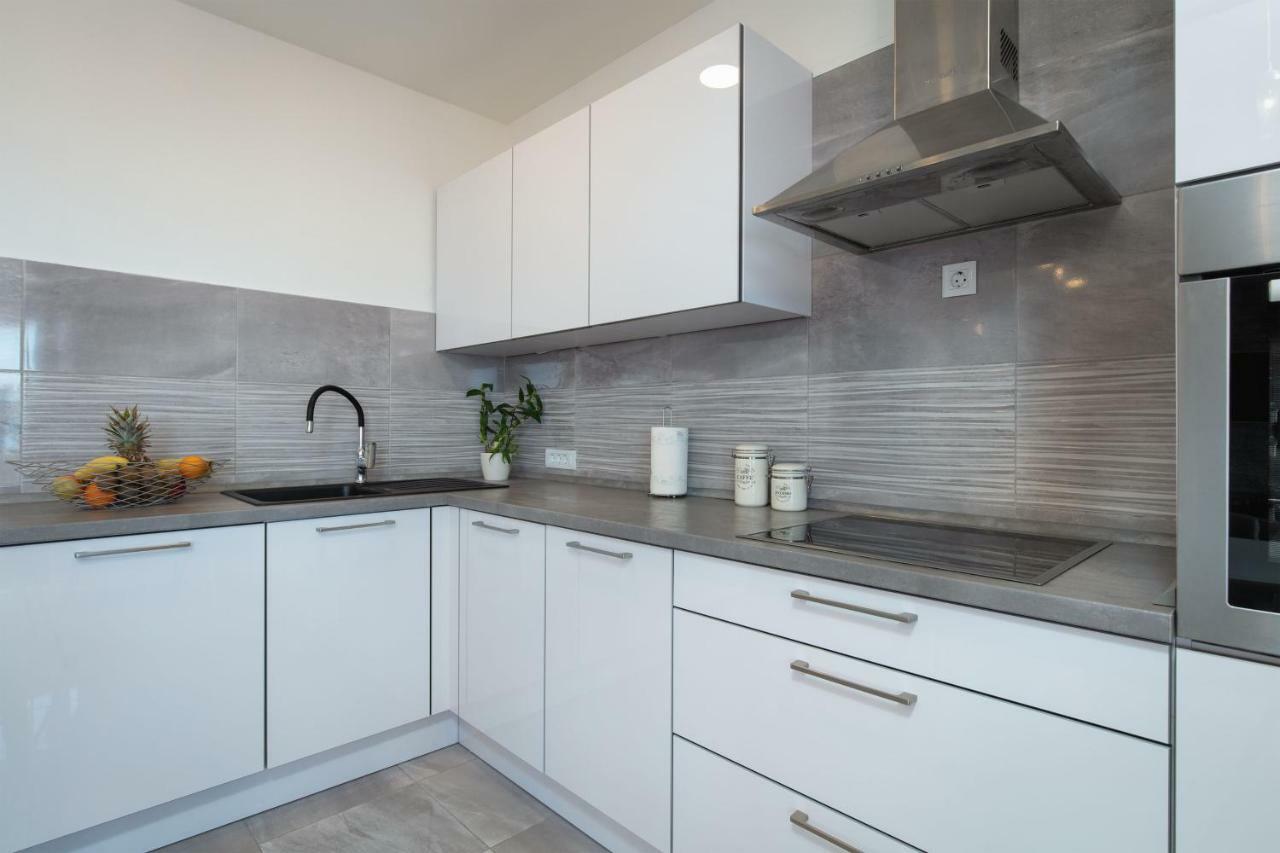 Luxury Apartment Nora Подстрана Екстериор снимка